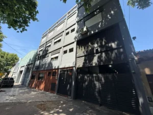 Galpón En Alquiler 1900 M2 Monte Castro