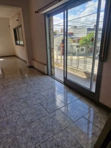 GALPÓN CON ENTRADA DE CAMIÓN Y CASA DE 4 AMBIENTES EN VENTA EN MATADEROS – LOTE PROPIO